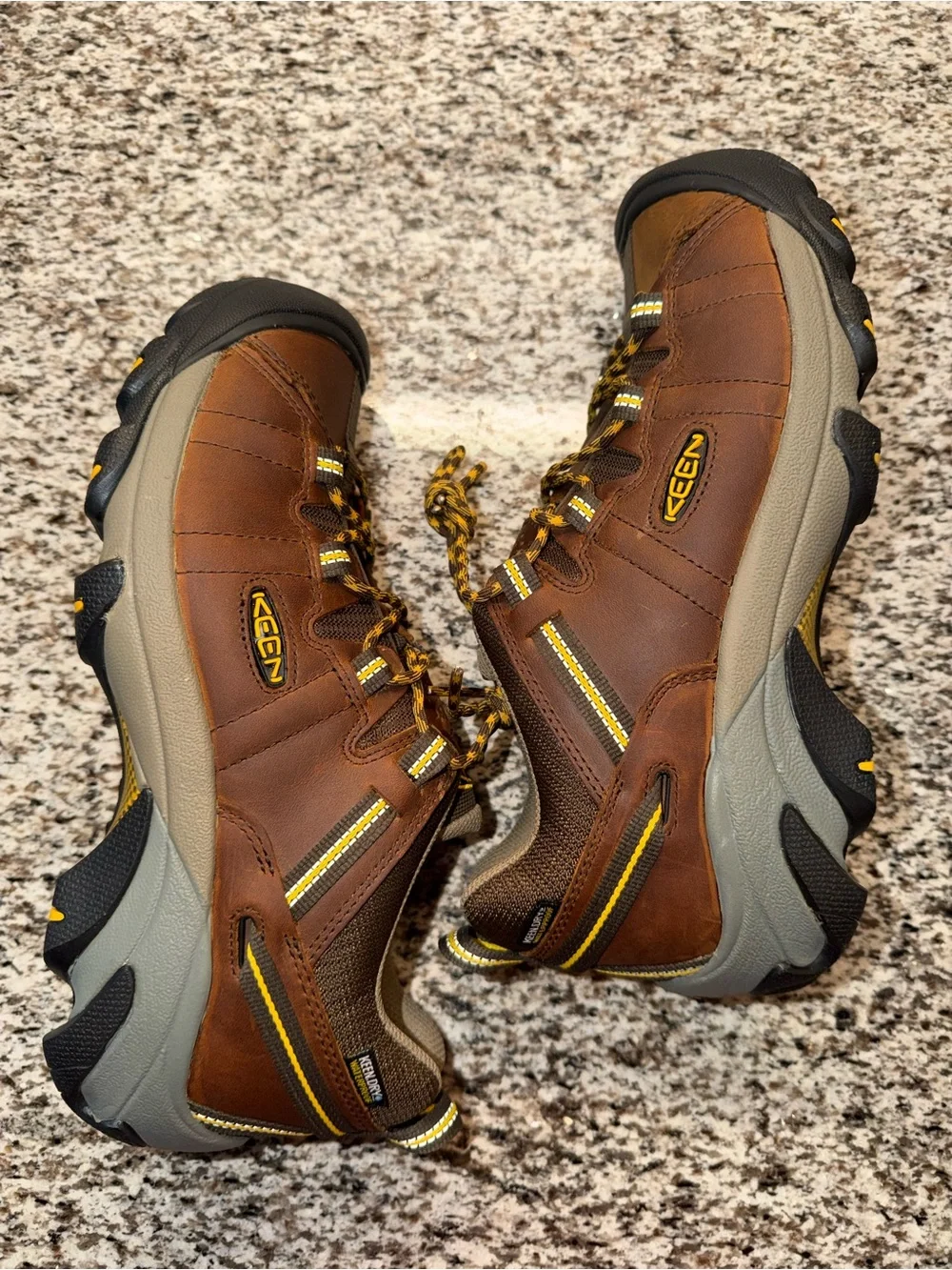 KEEN Men's Targhee II Waterproof Hiking Shoes Size 10.5 Cascade Brown Low/ clean